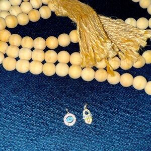 Necklace pendant set 
- circle / Hamsa 
Both silver with crystal stones